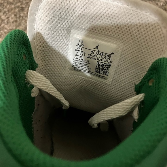 Air Jordan 1s pinecones limited addition - Picture 4 of 4